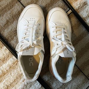 On running THE ROGER Advantage women 6.5